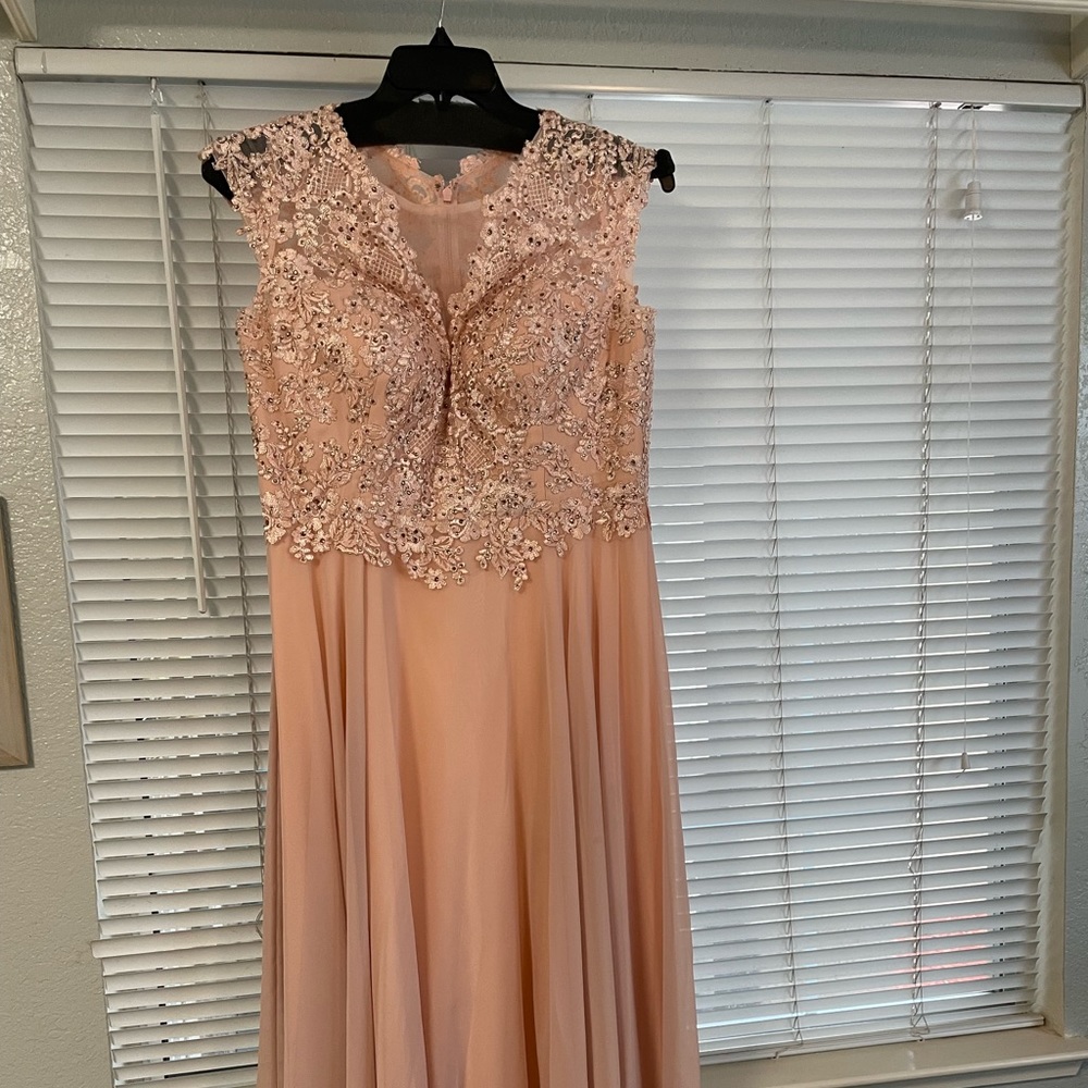 Let’s party with this gorgeous formal dress